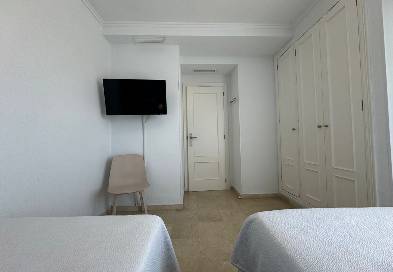 Apartamento en Playa de Gandía - Bonito apartamento en un complejo cerrado y familiar cerca de la playa. Piscina / Wifi / Gim / BBQ-ALQUILER SOLO FAMILIAS