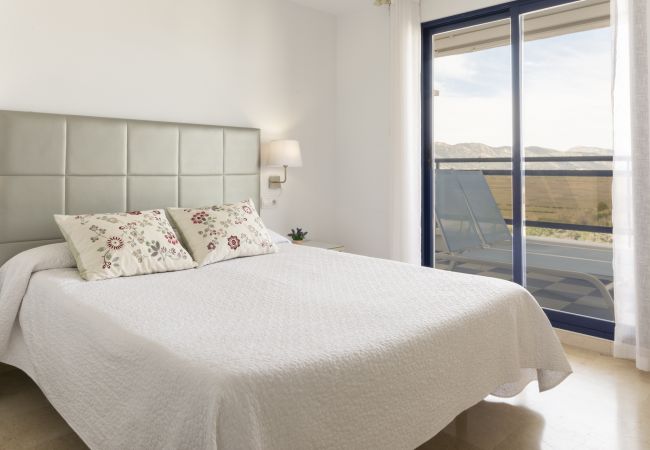 Apartamento en Playa de Gandía - Piscina CLIMATIZADA, Decorado en estilo moderno, con wifi gratis, 5 piscinas, Padel-ALQUILER SOLO FAMILIAS Apartamento en Playa de Gandía - Piscina CLIMATIZADA, Decorado en estilo moderno, con wifi gratis, 5 piscinas, Padel-ALQUILER SOLO FAMILIAS
