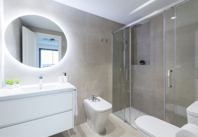 Apartamento en Playa de Gandía - Piscina CLIMATIZADA, Decorado en estilo moderno, con wifi gratis, 5 piscinas, Padel-ALQUILER SOLO FAMILIAS Apartamento en Playa de Gandía - Piscina CLIMATIZADA, Decorado en estilo moderno, con wifi gratis, 5 piscinas, Padel-ALQUILER SOLO FAMILIAS