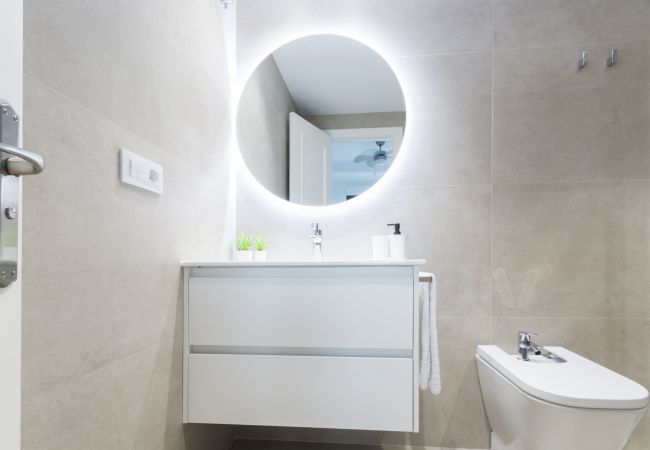Apartamento en Playa de Gandía - Piscina CLIMATIZADA, Decorado en estilo moderno, con wifi gratis, 5 piscinas, Padel-ALQUILER SOLO FAMILIAS Apartamento en Playa de Gandía - Piscina CLIMATIZADA, Decorado en estilo moderno, con wifi gratis, 5 piscinas, Padel-ALQUILER SOLO FAMILIAS