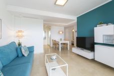 Apartamento en Playa de Gandía - Piscina CLIMATIZADA, Decorado en estilo moderno, con wifi gratis, 5 piscinas, Padel-ALQUILER SOLO FAMILIAS