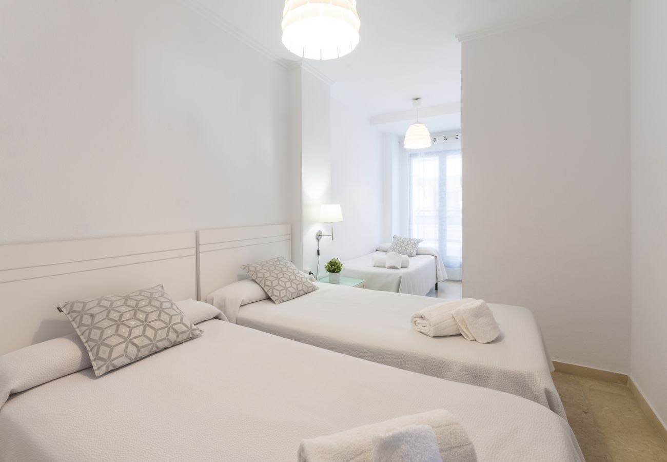 Apartamento en Playa de Gandía - Bonito apartamento en un complejo familiar cerca de la playa. Piscina CLIMATIZADA/ Wifi GRATIS-ALQUILER SOLO FAMILIAS