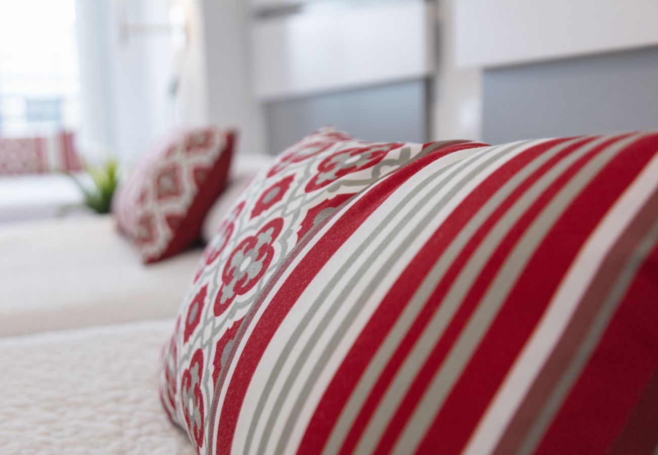 Apartamento en Playa de Gandía - Apartamento con piscinas / wifi / BBQ. Moderna decoración. Ideal para familias.-ALQUILER SOLO FAMILIAS