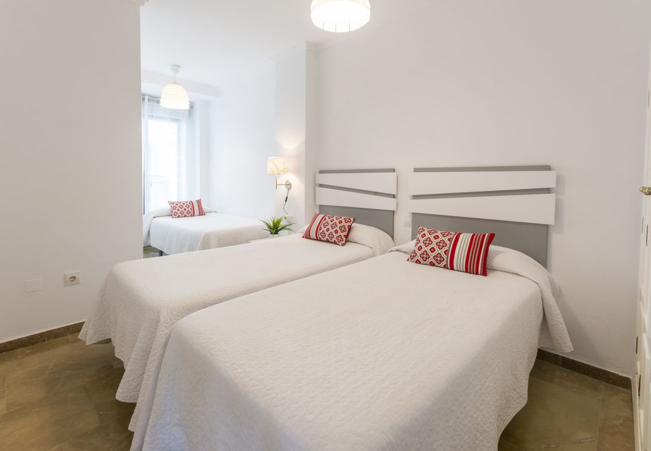 Apartamento en Playa de Gandía - Apartamento con piscinas / wifi / BBQ. Moderna decoración. Ideal para familias.-ALQUILER SOLO FAMILIAS