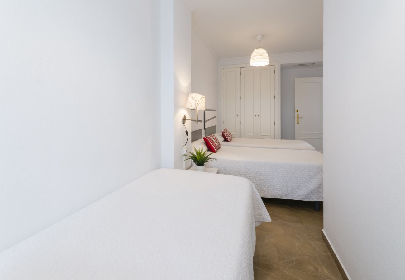 Apartamento en Playa de Gandía - Apartamento con piscinas / wifi / BBQ. Moderna decoración. Ideal para familias.-ALQUILER SOLO FAMILIAS