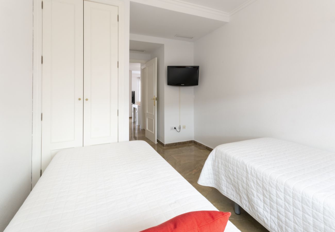 Apartamento en Playa de Gandía - Apartamento con piscinas / wifi / BBQ. Moderna decoración. Ideal para familias.-ALQUILER SOLO FAMILIAS