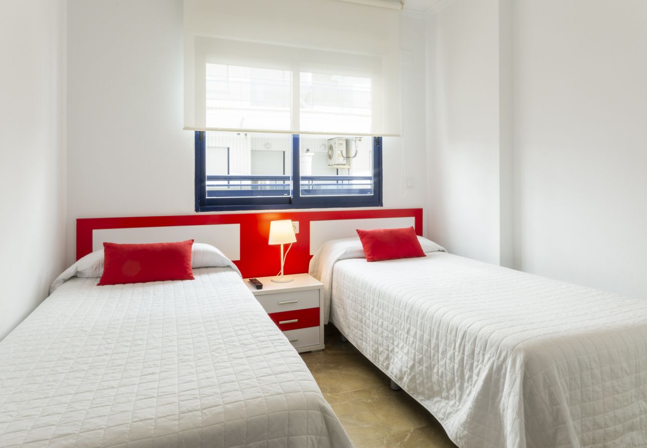 Apartamento en Playa de Gandía - Apartamento con piscinas / wifi / BBQ. Moderna decoración. Ideal para familias.-ALQUILER SOLO FAMILIAS