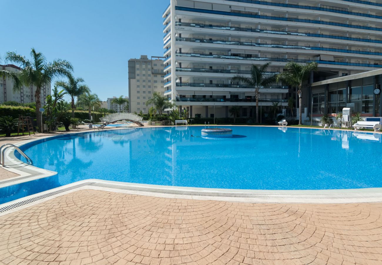 Apartamento en Playa de Gandía - Bonito apartamento familiar con 5 Piscinas / Wifi gratis/ Gym / Padel-ALQUILER SOLO FAMILIAS