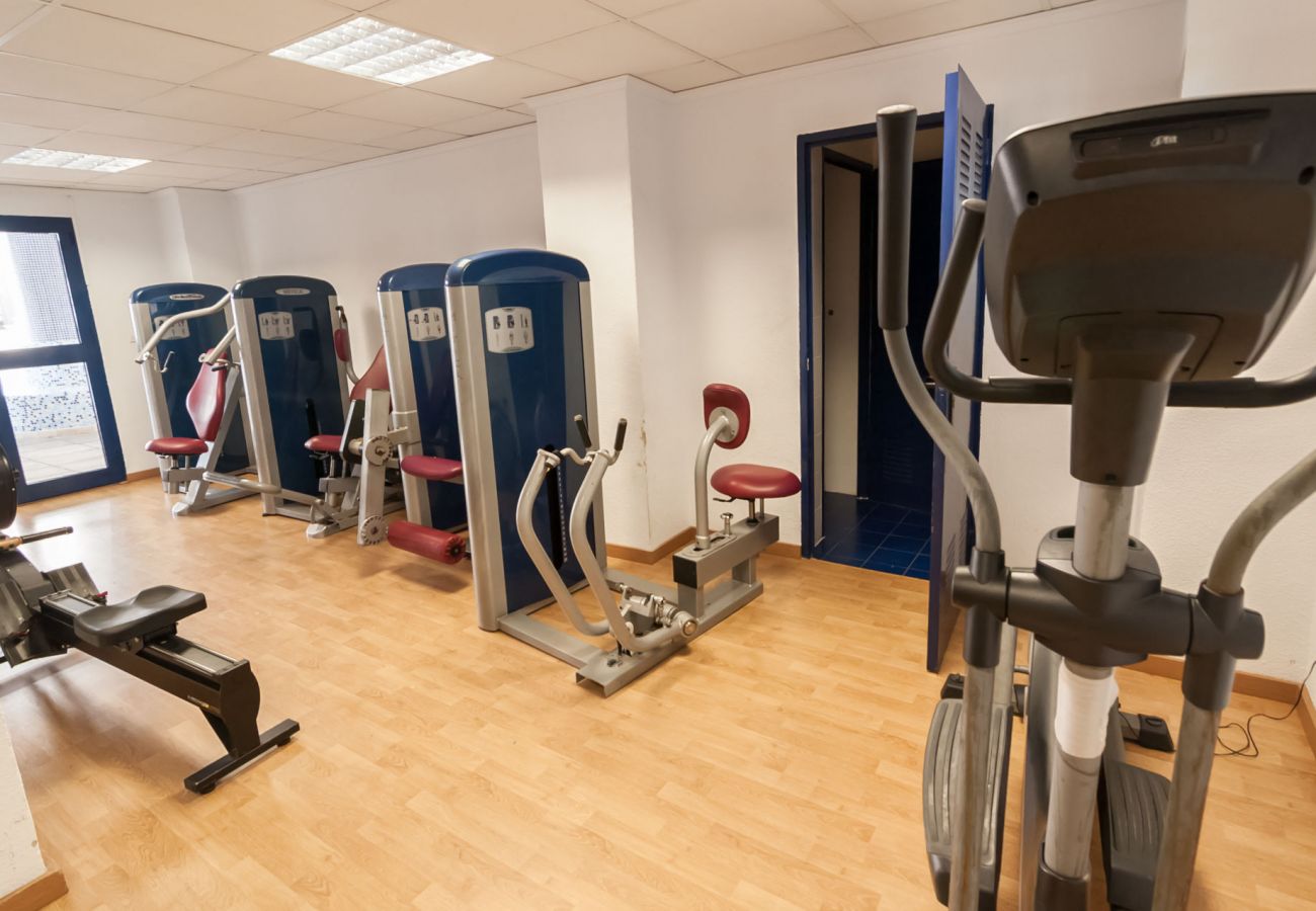 Apartamento en Playa de Gandía - Bonito apartamento familiar con 5 Piscinas / Wifi gratis/ Gym / Padel-ALQUILER SOLO FAMILIAS