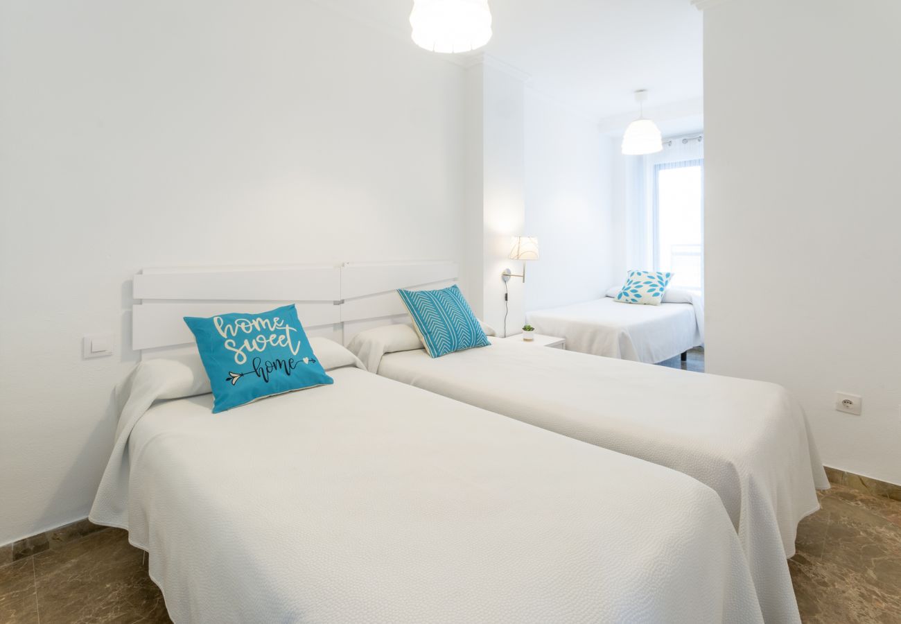 Apartamento en Playa de Gandía - Bonito apartamento familiar con 5 Piscinas / Wifi gratis/ Gym / Padel-ALQUILER SOLO FAMILIAS