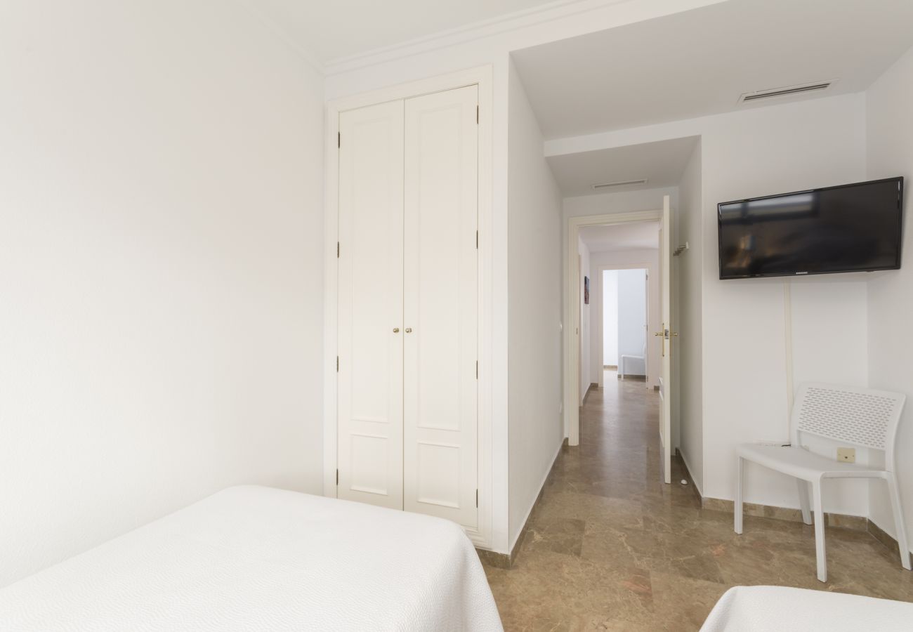 Apartamento en Playa de Gandía - Increíble apartamento con Piscina climatizada, WIFI GRATIS, y 5 piscinas, padel, BBQ-ALQUILER SOLO FAMILIAS