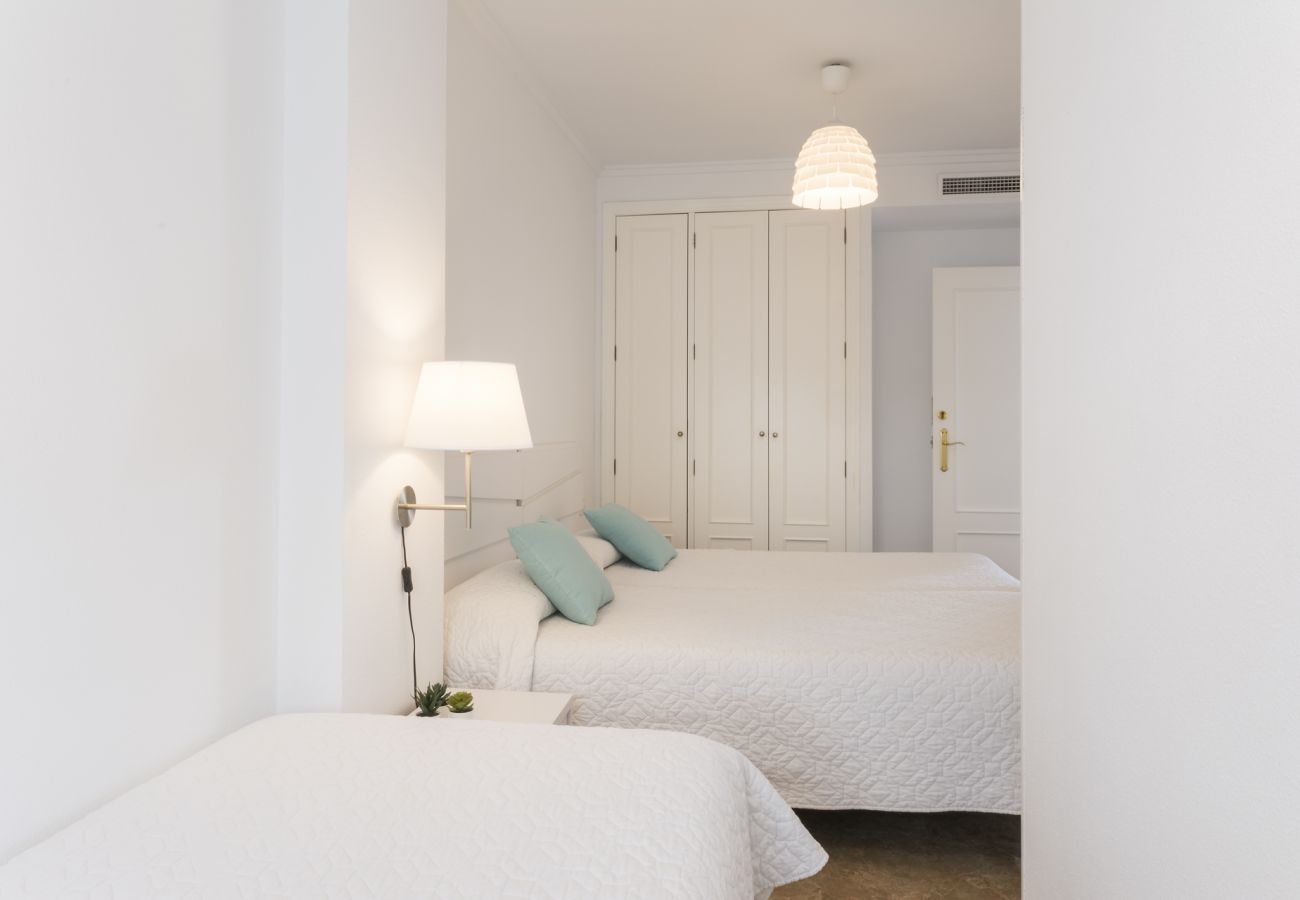 Apartamento en Playa de Gandía - Increíble apartamento con Piscina climatizada, WIFI GRATIS, y 5 piscinas, padel, BBQ-ALQUILER SOLO FAMILIAS