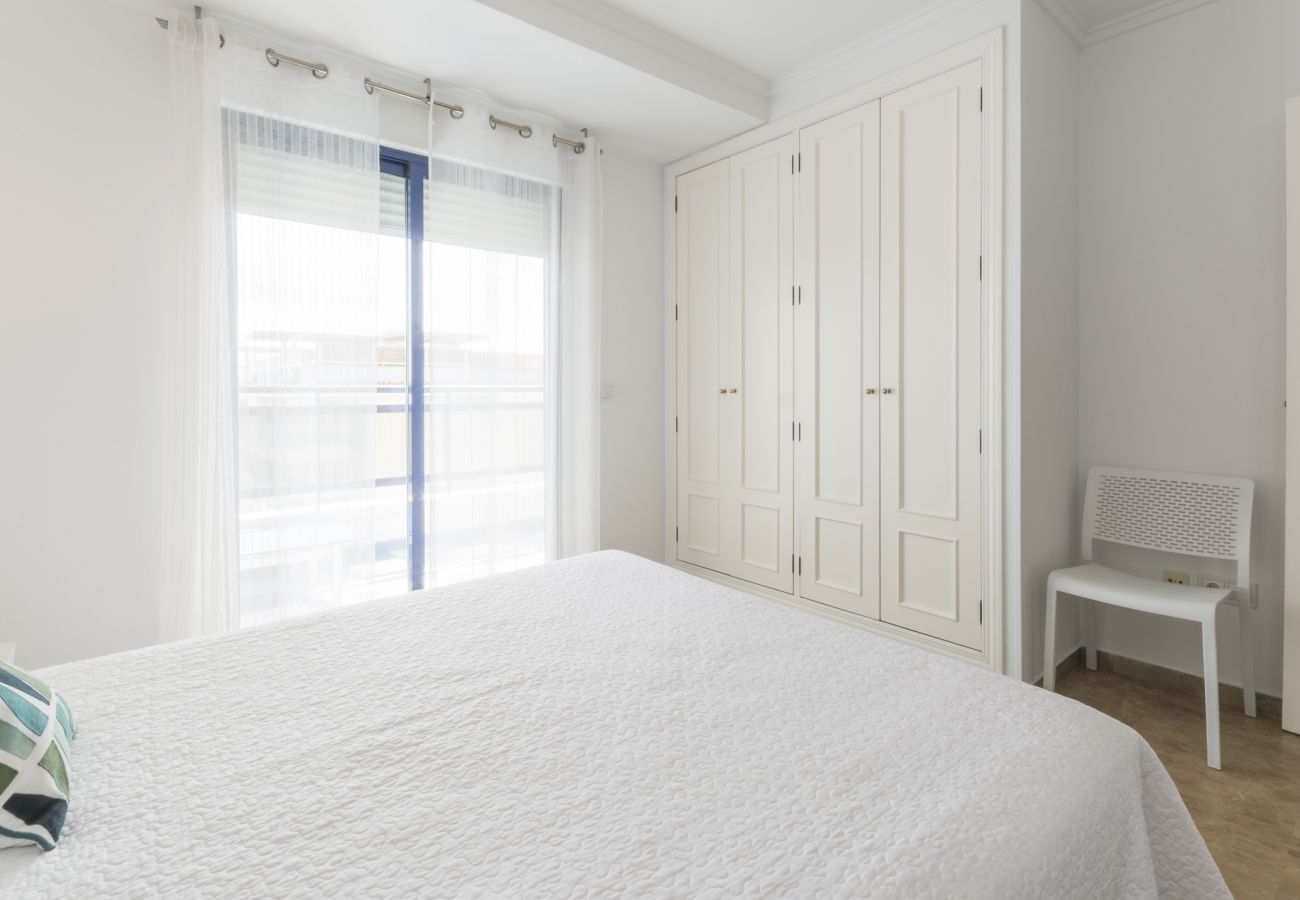 Apartamento en Playa de Gandía - Increíble apartamento con Piscina climatizada, WIFI GRATIS, y 5 piscinas, padel, BBQ-ALQUILER SOLO FAMILIAS