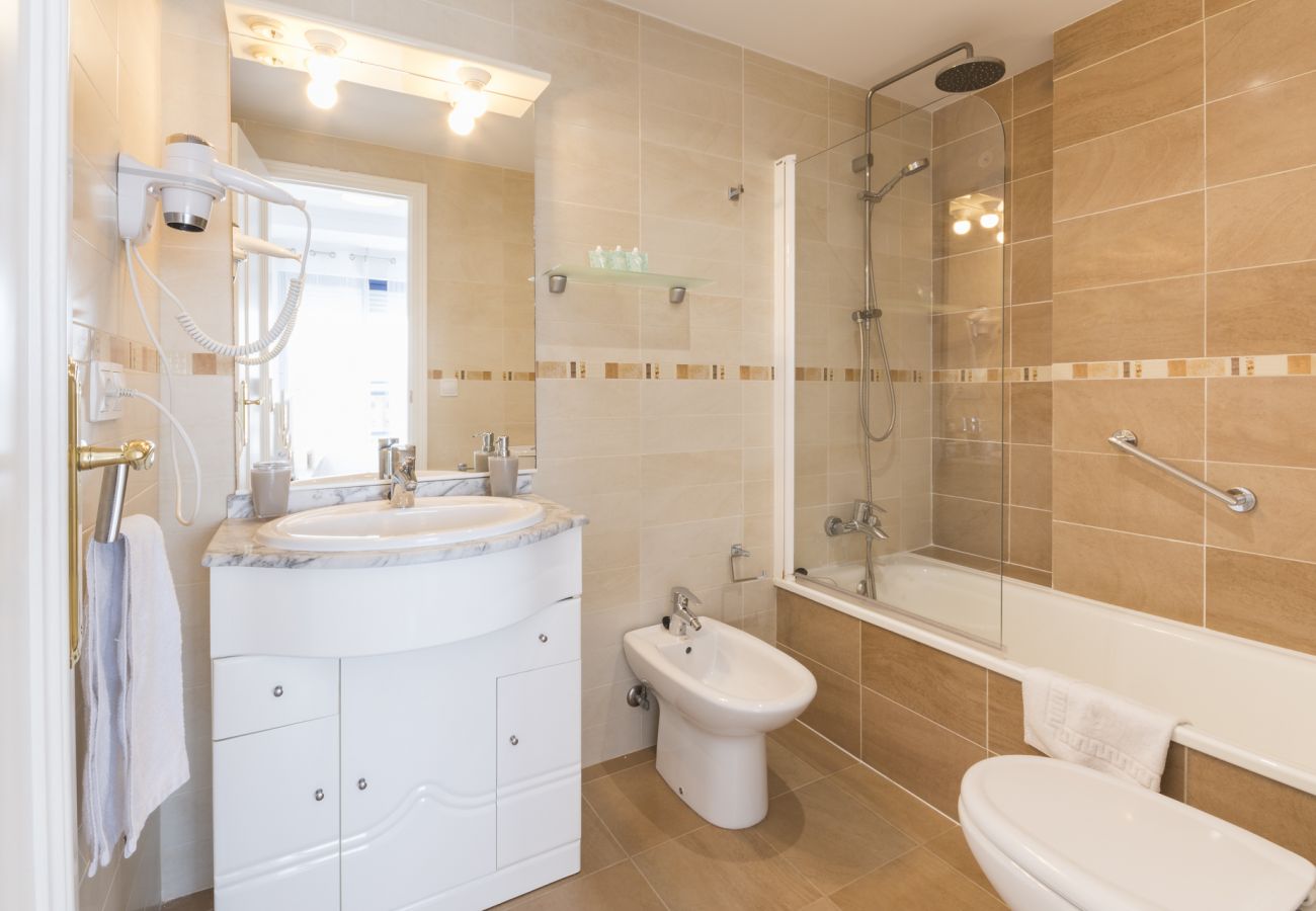 Apartamento en Playa de Gandía - Increíble apartamento con Piscina climatizada, WIFI GRATIS, y 5 piscinas, padel, BBQ-ALQUILER SOLO FAMILIAS