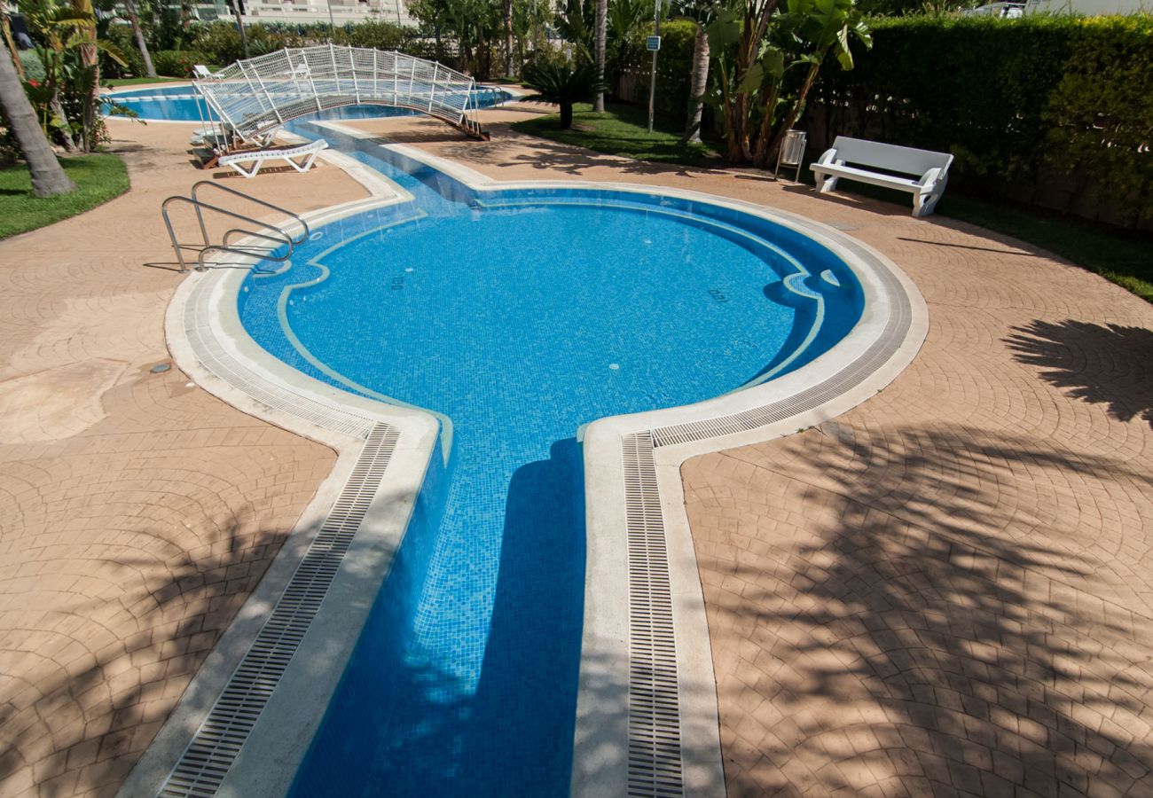 Apartamento en Playa de Gandía - Apartamento con moderna decoración. ALQUILER SOLO FAMILIAS