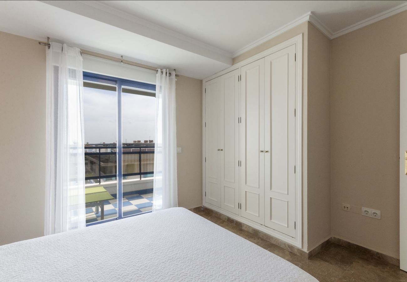 Apartamento en Playa de Gandía - Apartamento con moderna decoración. ALQUILER SOLO FAMILIAS