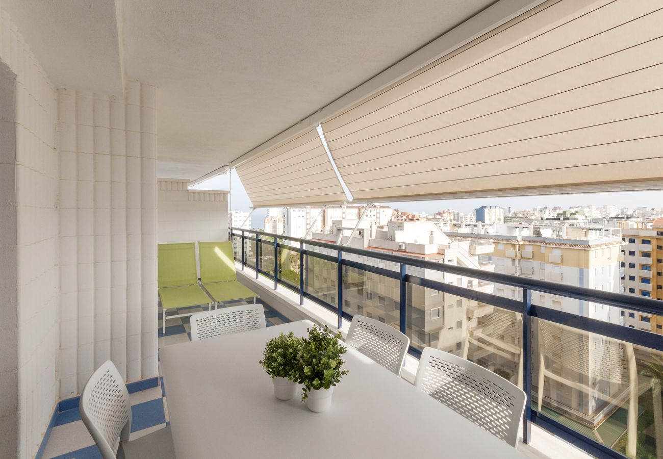 Apartamento en Playa de Gandía - Apartamento con moderna decoración. ALQUILER SOLO FAMILIAS