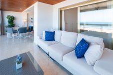 Apartamento en Playa de Gandía - Lujosa y preciosa propiedad de tres dormitorios frente al mar-ALQUILER SOLO FAMILIAS