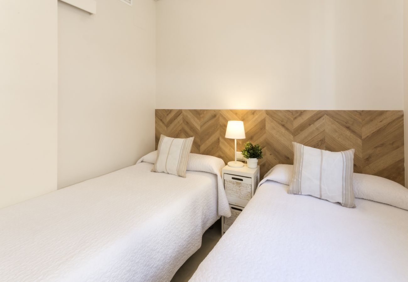 Apartamento en Playa de Gandía - Bonito apartamento de 2 dormitorios. Wifi-ALQUILER SOLO FAMILIAS