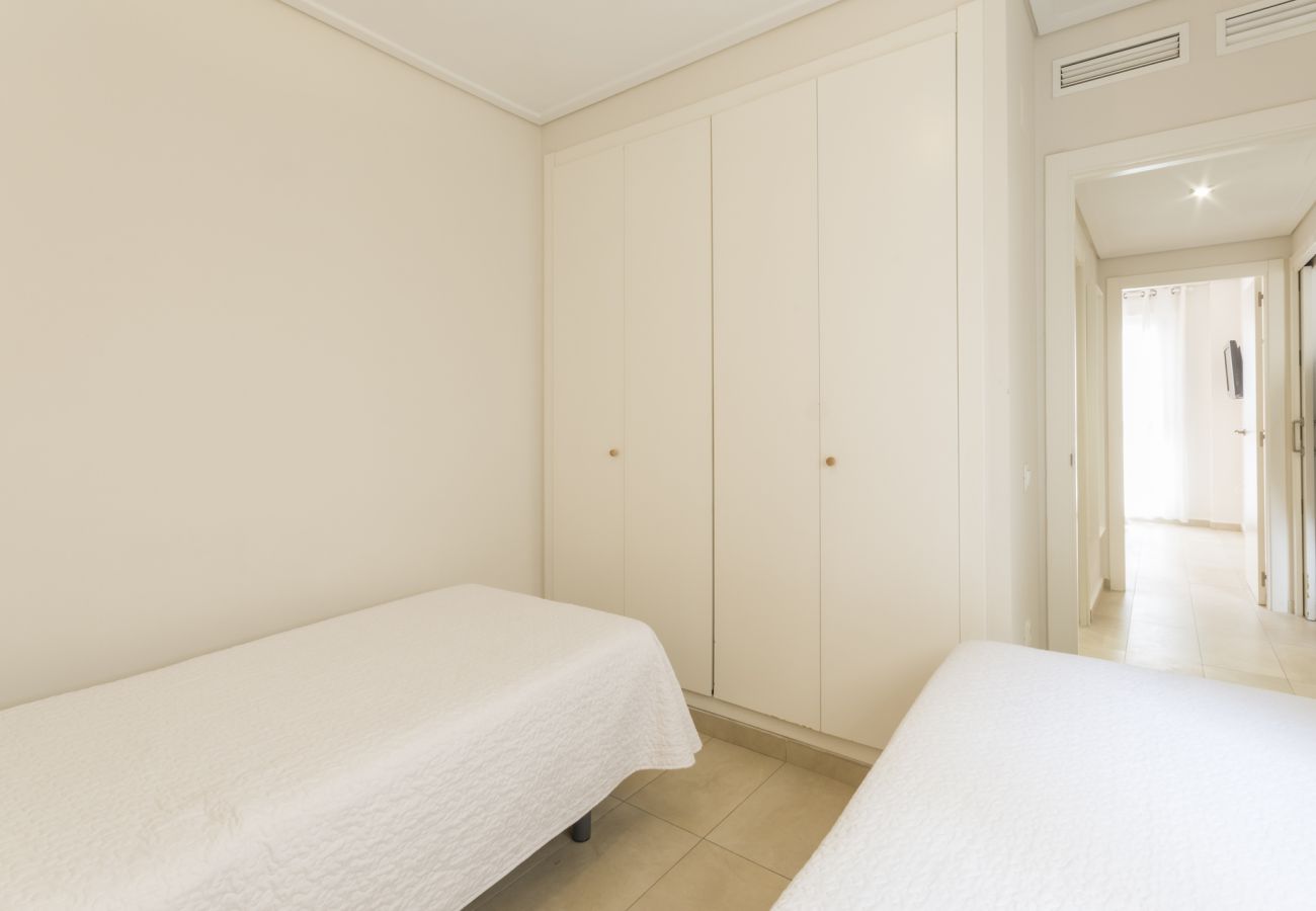 Apartamento en Playa de Gandía - Apartamento con cocina office. Moderna decoración. Junto del puerto. Wifi -ALQUILER SOLO FAMILIAS