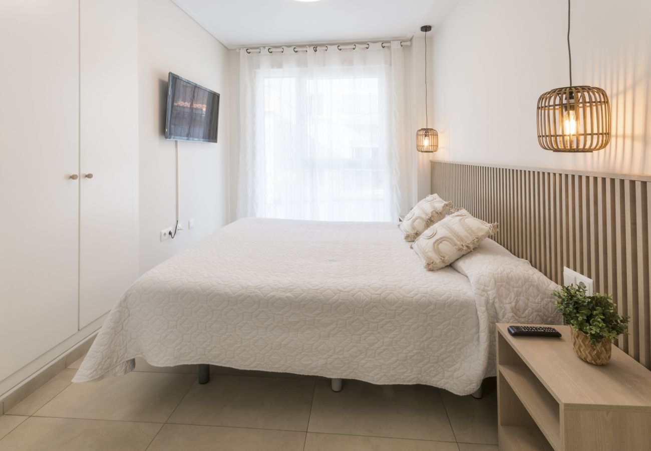 Apartamento en Playa de Gandía - Bonito apartamento de 2 dormitorios. Wifi-ALQUILER SOLO FAMILIAS