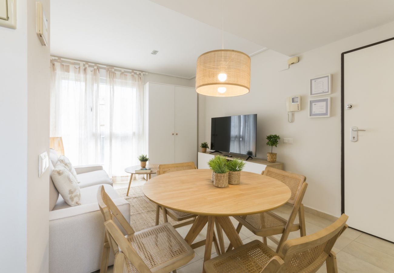 Apartamento en Playa de Gandía - Apartamento decorado en estilo moderno, con wifi. -ALQUILER SOLO FAMILIAS