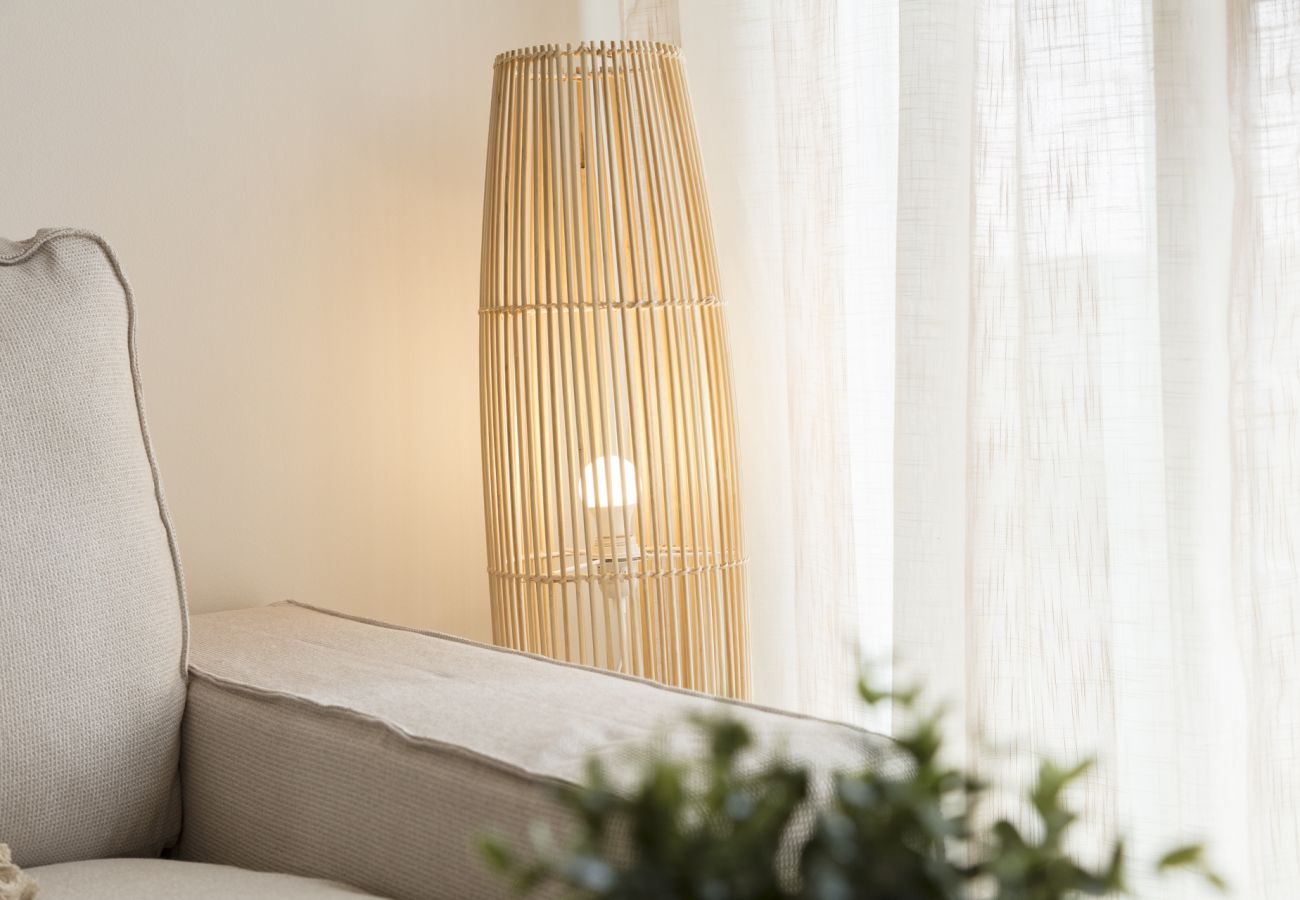 Apartamento en Playa de Gandía - Apartamento decorado en estilo moderno, con wifi. -ALQUILER SOLO FAMILIAS