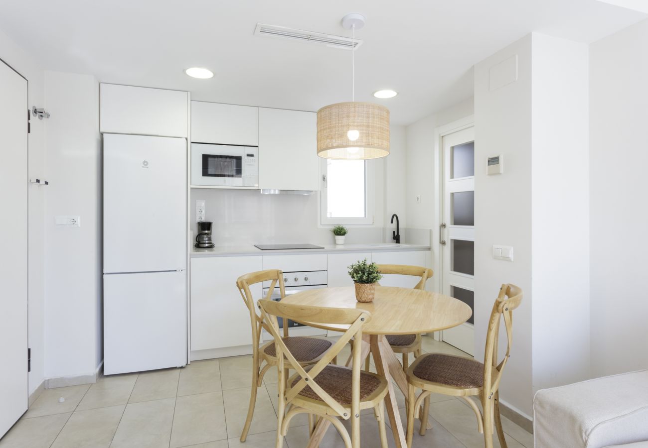 Apartamento en Playa de Gandía - Apartamento decorado en estilo moderno, con wifi. -ALQUILER SOLO FAMILIAS