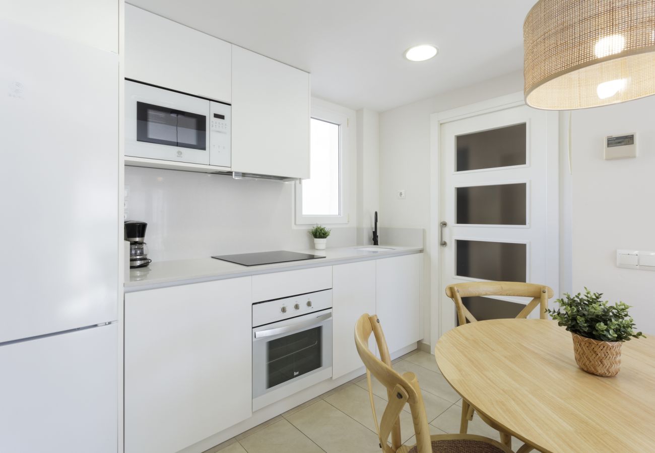 Apartamento en Playa de Gandía - Apartamento decorado en estilo moderno, con wifi. -ALQUILER SOLO FAMILIAS