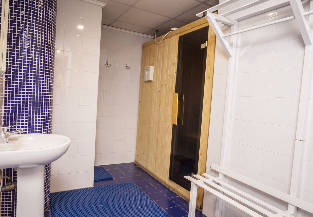 Apartamento en Playa de Gandía - Bonito apartamento de 2 dormitorios. Piscina. Wifi gratis, Sauna-ALQUILER SOLO FAMILIAS