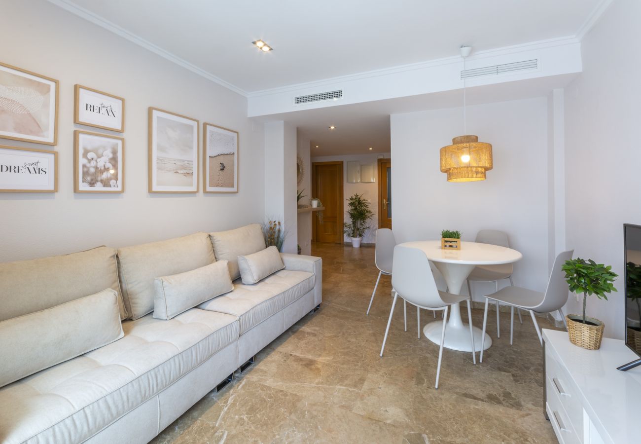 Apartamento en Playa de Gandía - Bonito apartamento de 2 dormitorios. Piscina. Wifi gratis, Sauna-ALQUILER SOLO FAMILIAS