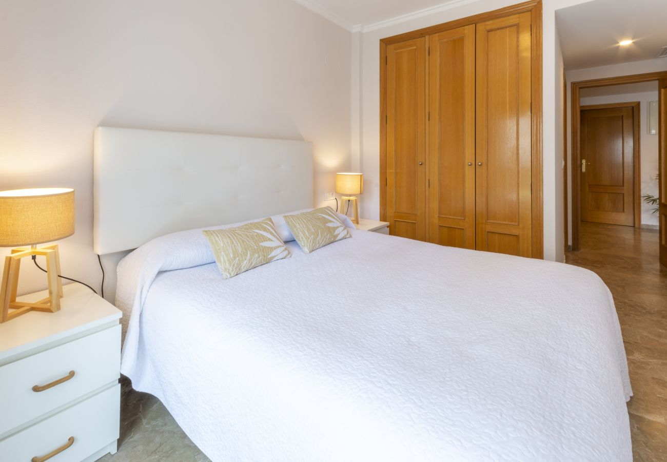 Apartamento en Playa de Gandía - Bonito apartamento de 2 dormitorios. Piscina. Wifi gratis, Sauna-ALQUILER SOLO FAMILIAS