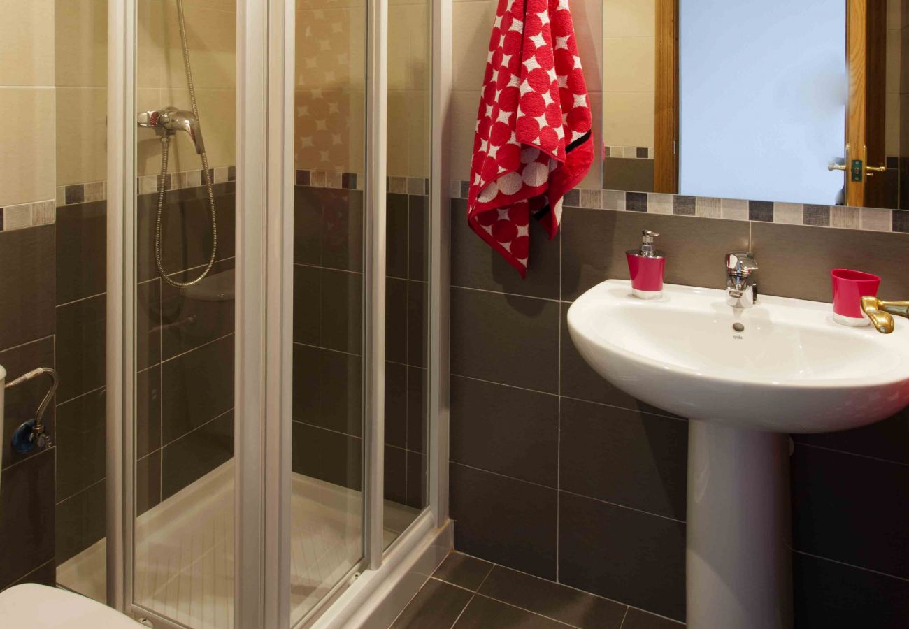 Apartamento en Playa de Gandía - Bonito apartamento de 2 dormitorios. Piscina. Wifi gratis, Sauna-ALQUILER SOLO FAMILIAS