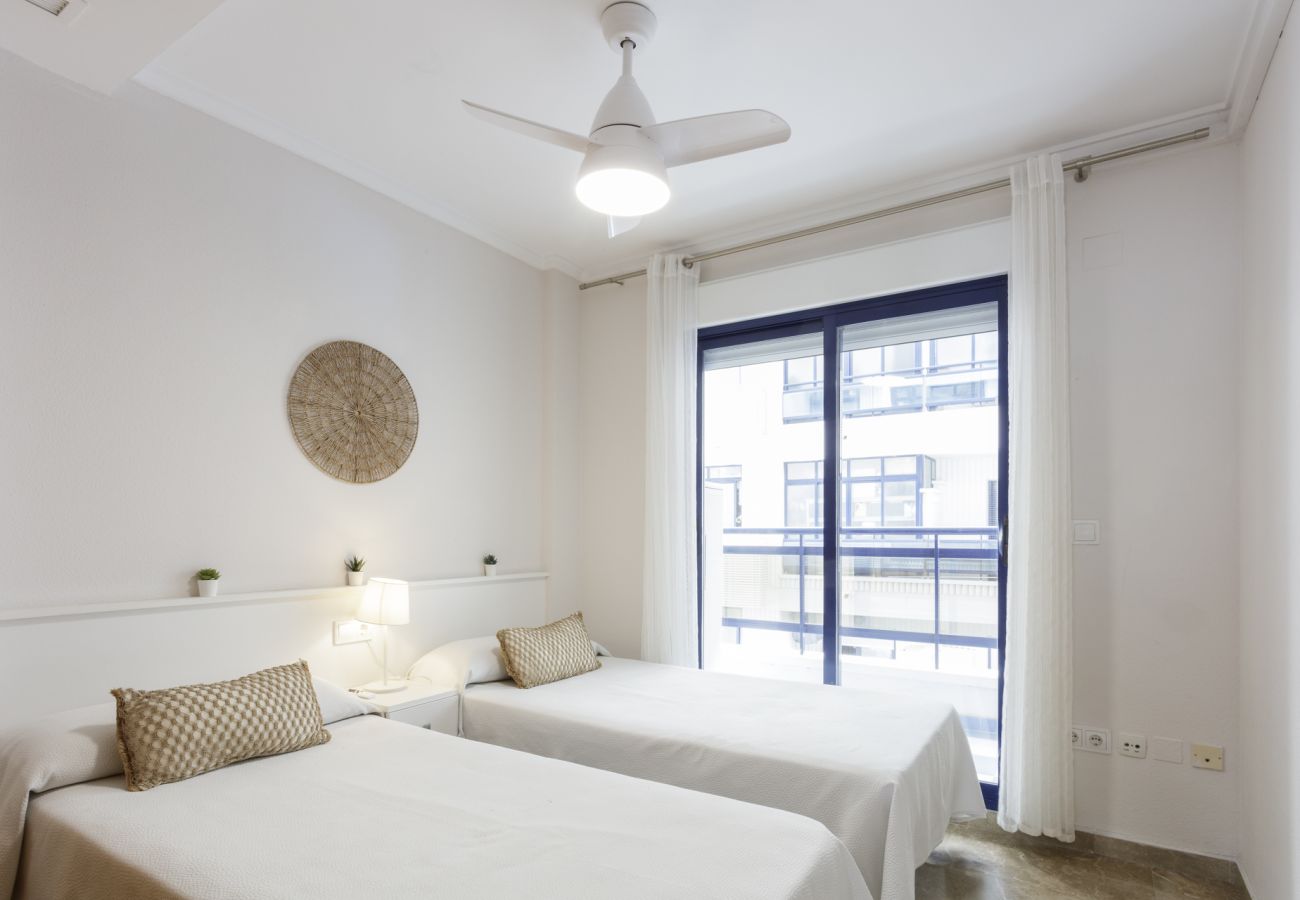 Apartamento en Playa de Gandía - Bonito apartamento de 2 dormitorios. Piscina. Wifi gratis, Sauna - ALQUILER SOLO FAMILIAS