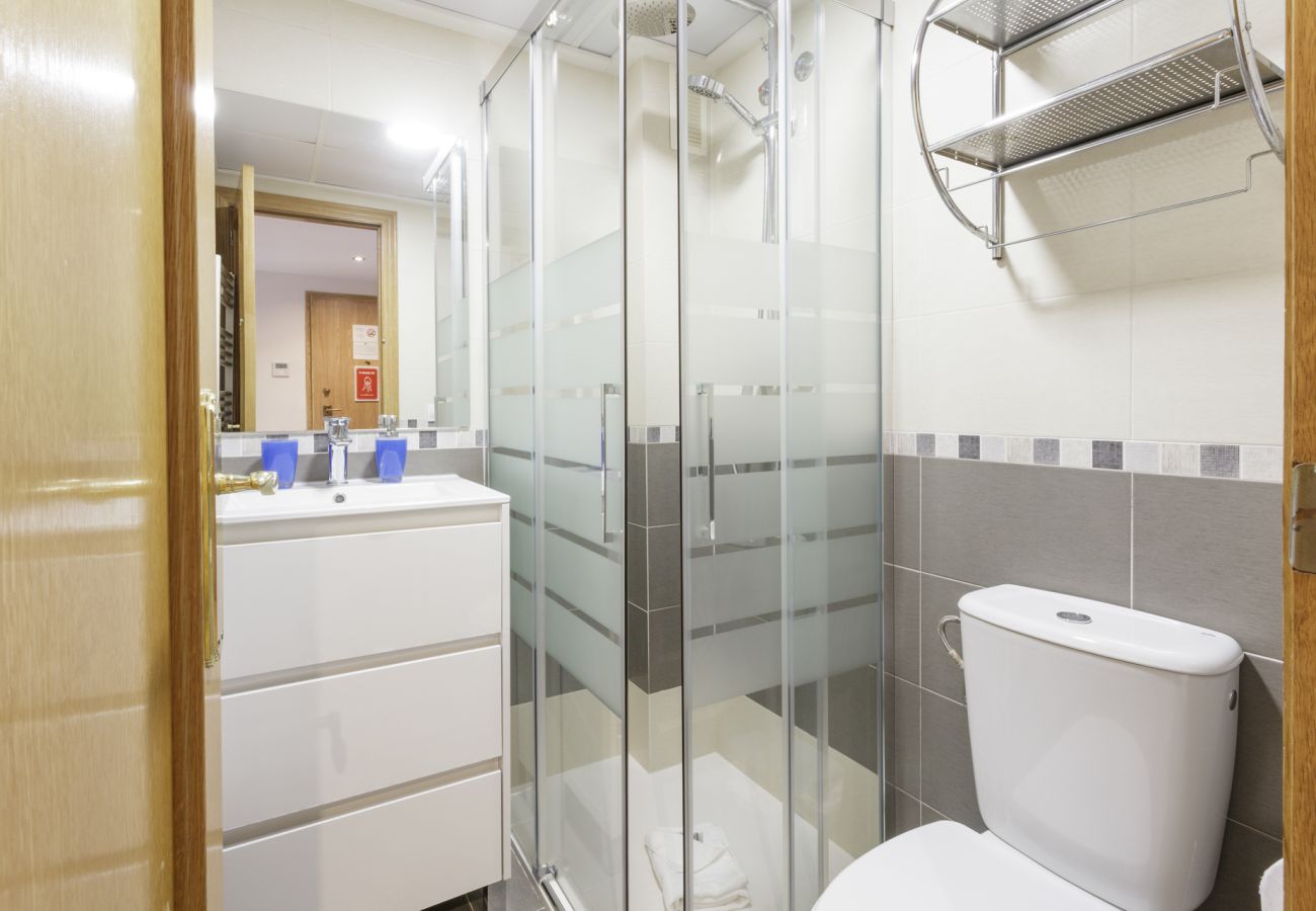 Apartamento en Playa de Gandía - Bonito apartamento de 2 dormitorios. Piscina. Wifi gratis, Sauna - ALQUILER SOLO FAMILIAS