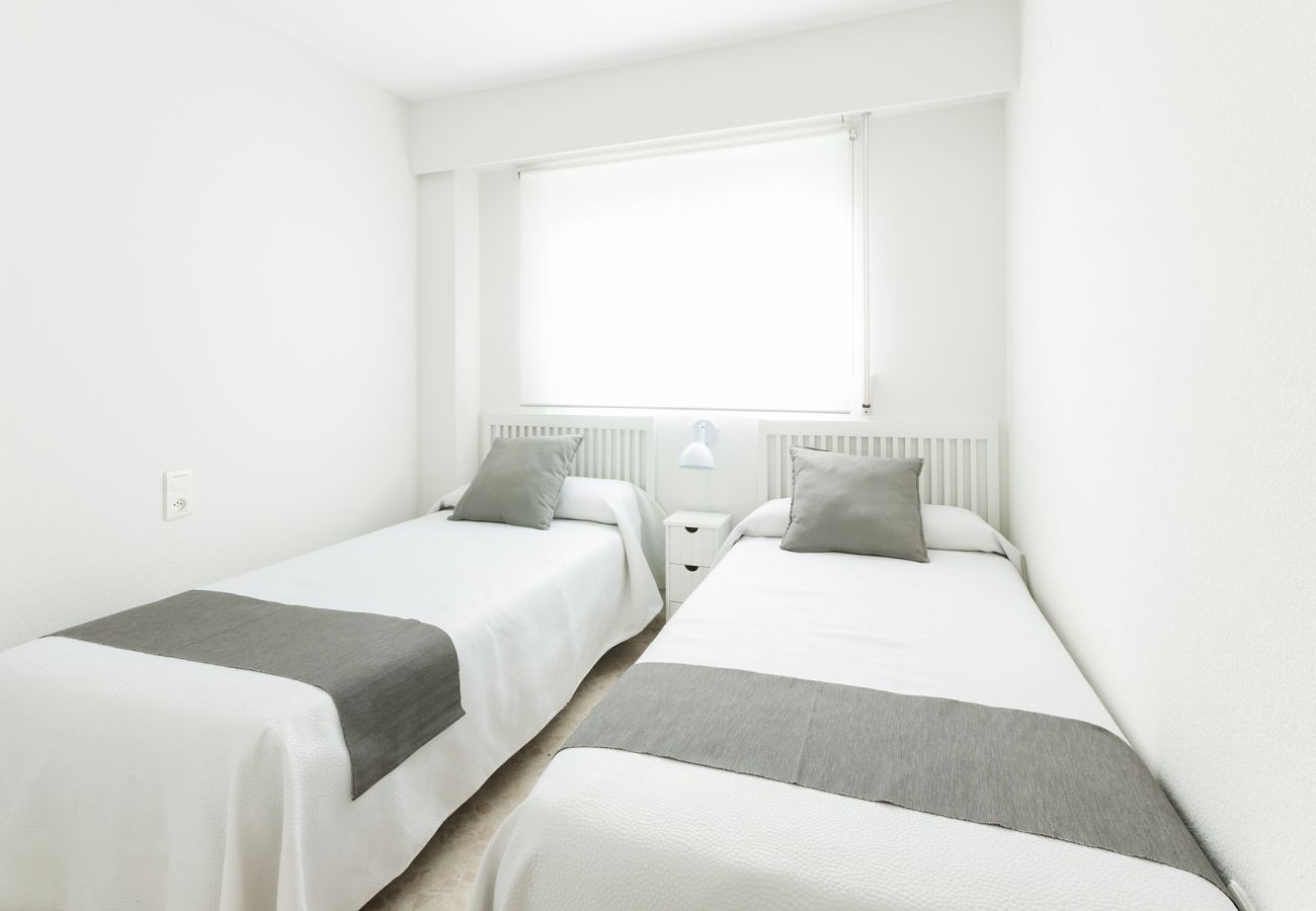 Apartamento en Playa de Gandía - Precioso apartamento 2 dormitorios a pocos de metros de la playa. Piscina. Wifi-ALQUILER SOLO FAMILIAS