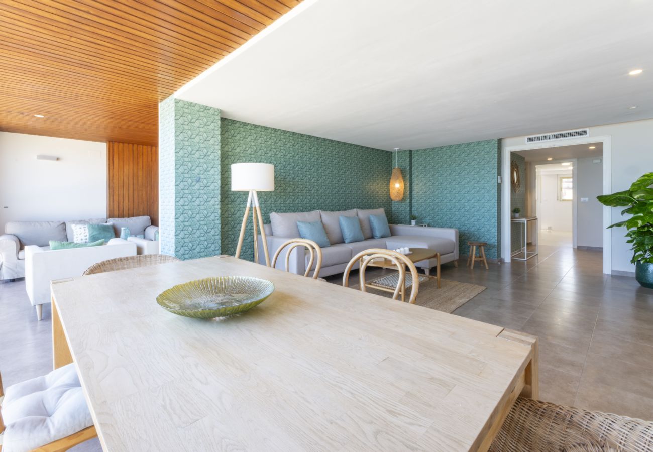 Apartamento en Playa de Gandía - Fabuloso apartamento acceso directo a la playa, WIFI, A/A vista panoramica-ALQUILER SOLO FAMILIAS