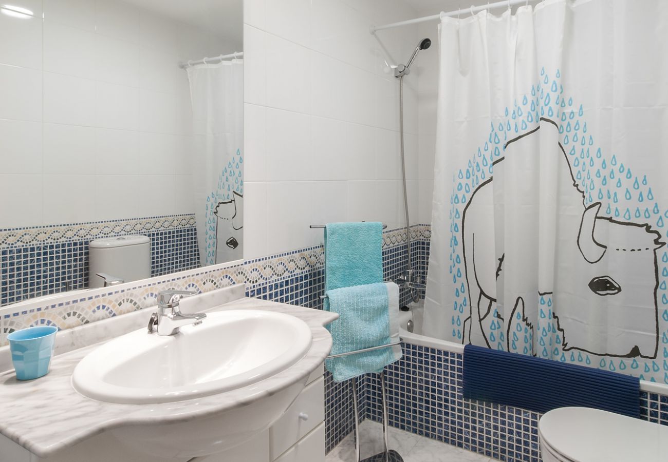 Apartamento en Playa de Gandía - Apartamento con vistas al mar con WiFi gratis, TV HD. Fabuloso!-ALQUILER SOLO FAMILIAS