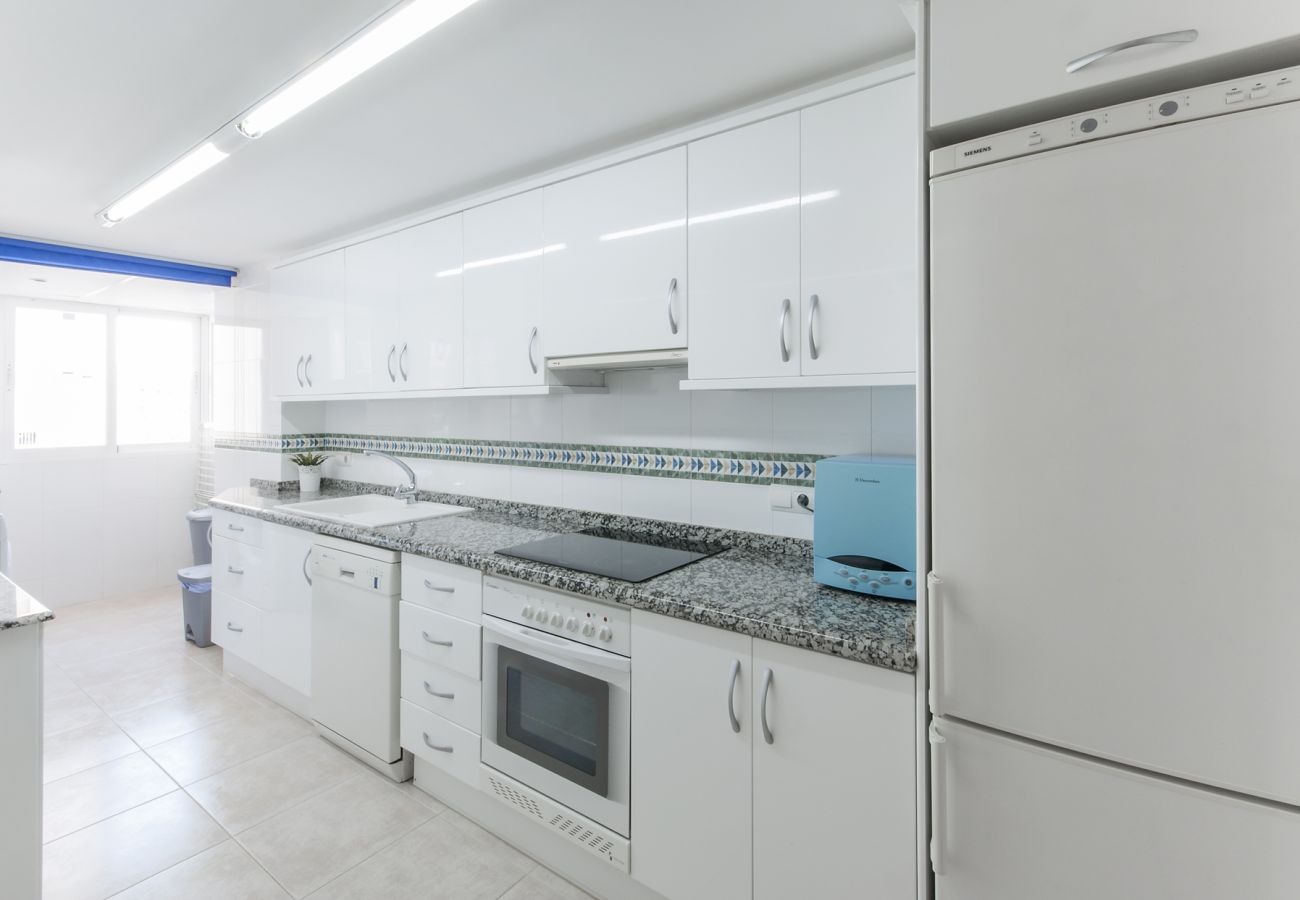 Apartamento en Playa de Gandía - Apartamento con vistas al mar con WiFi gratis, TV HD. Fabuloso!-ALQUILER SOLO FAMILIAS