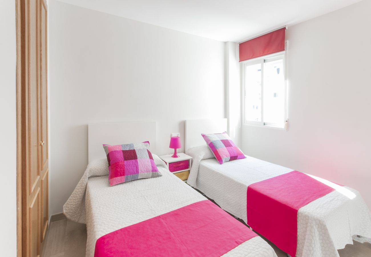 Apartamento en Playa de Gandía - Apartamento con vistas al mar con WiFi gratis, TV HD. Fabuloso!-ALQUILER SOLO FAMILIAS