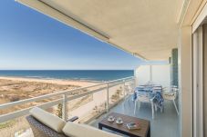 Apartamento en Playa de Gandía - Fabuloso apartamento de playa para unas excelentes vacaciones. Increíbles vistas al mar!-ALQUILER SOLO FAMILIAS