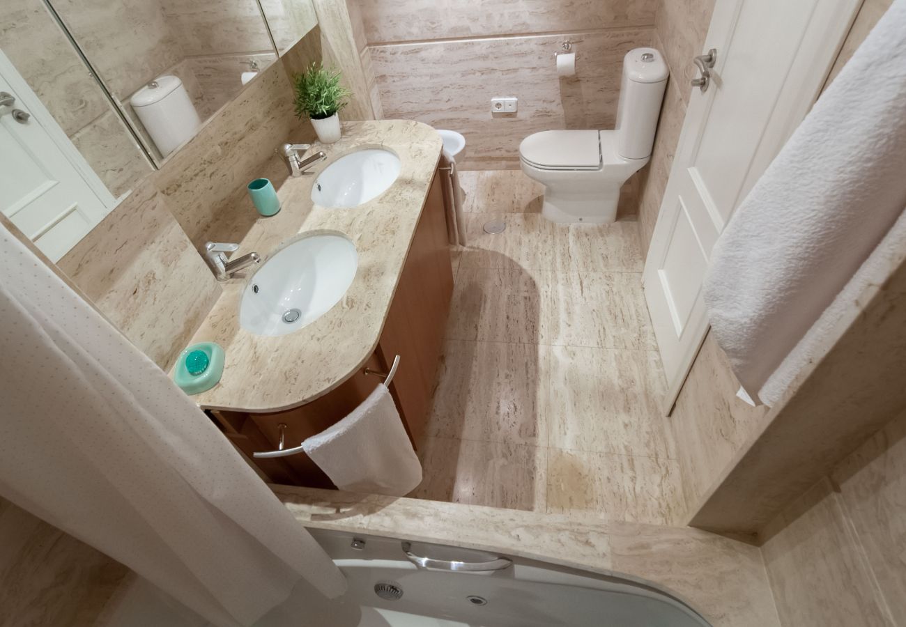 Apartamento en Playa de Gandía - Apartamento con increíbles vistas al mar / piscina -ALQUILER SOLO FAMILIAS