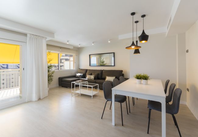 Apartamento en Playa de Gandía - Increíbles vistas al mar / piscina -ALQUILER SOLO FAMILIAS