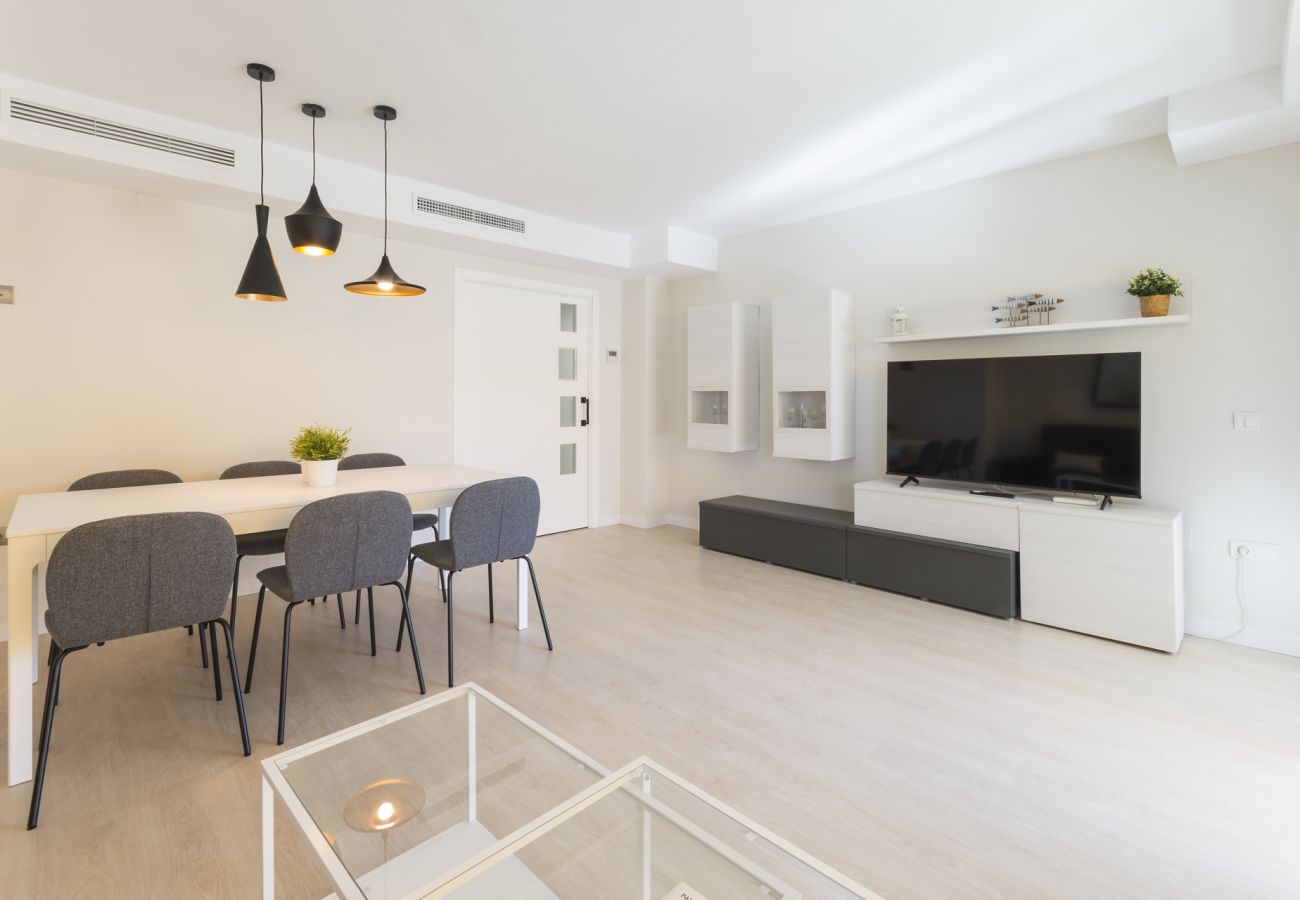 Apartamento en Playa de Gandía - Increíbles vistas al mar / piscina -ALQUILER SOLO FAMILIAS