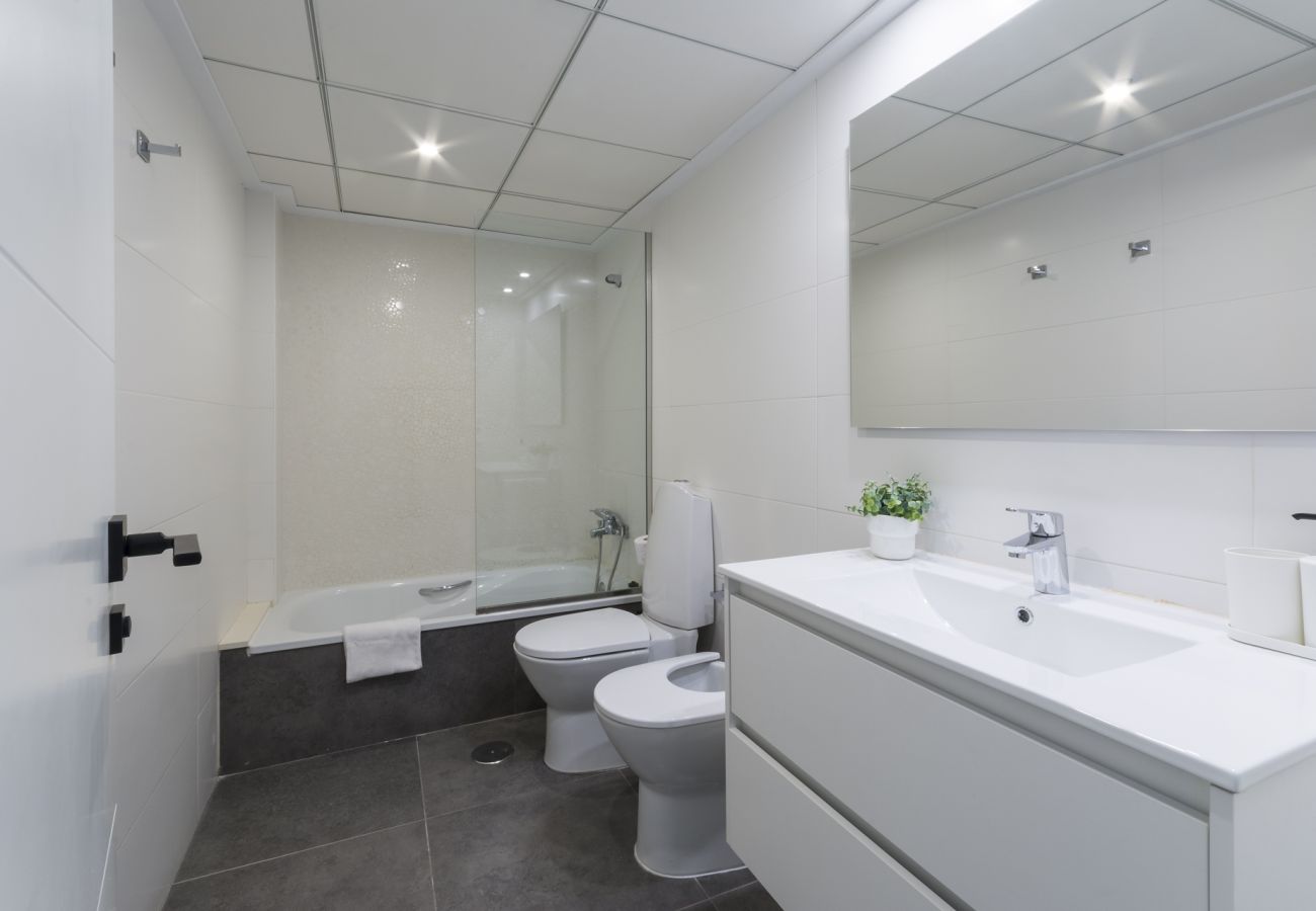 Apartamento en Playa de Gandía - Increíbles vistas al mar / piscina -ALQUILER SOLO FAMILIAS