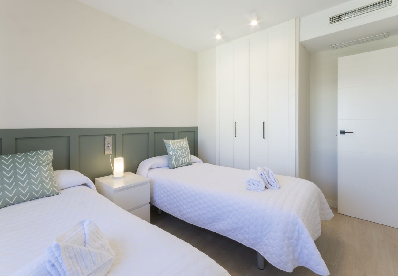 Apartamento en Playa de Gandía - Increíbles vistas al mar / piscina -ALQUILER SOLO FAMILIAS