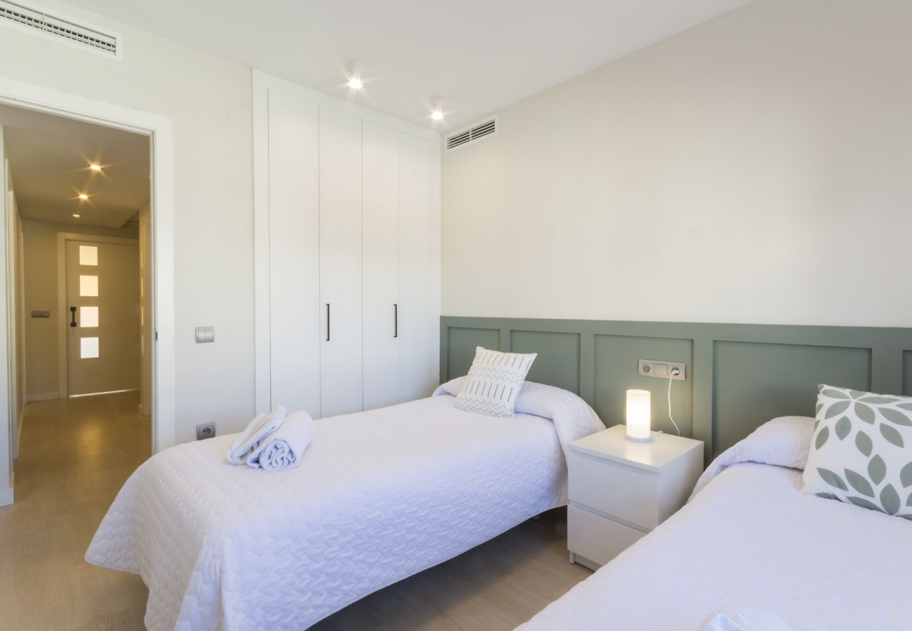 Apartamento en Playa de Gandía - Increíbles vistas al mar / piscina -ALQUILER SOLO FAMILIAS