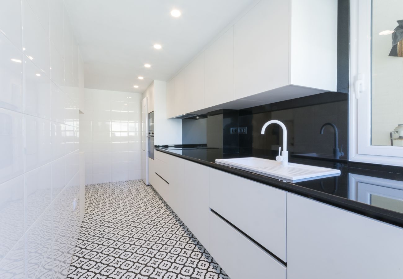 Apartamento en Playa de Gandía - Increíbles vistas al mar / piscina -ALQUILER SOLO FAMILIAS