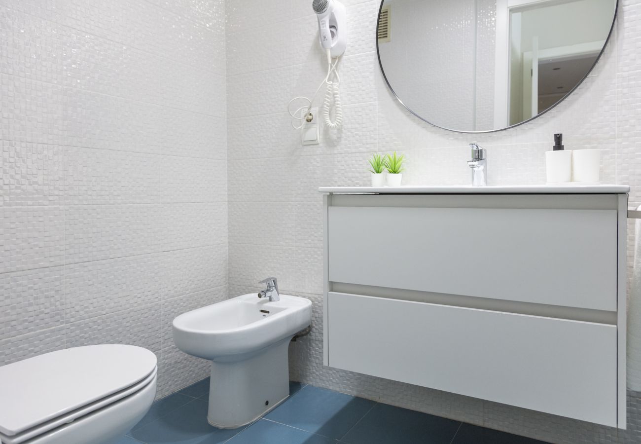 Apartamento en Playa de Gandía - Increíbles vistas al mar / piscina -ALQUILER SOLO FAMILIAS