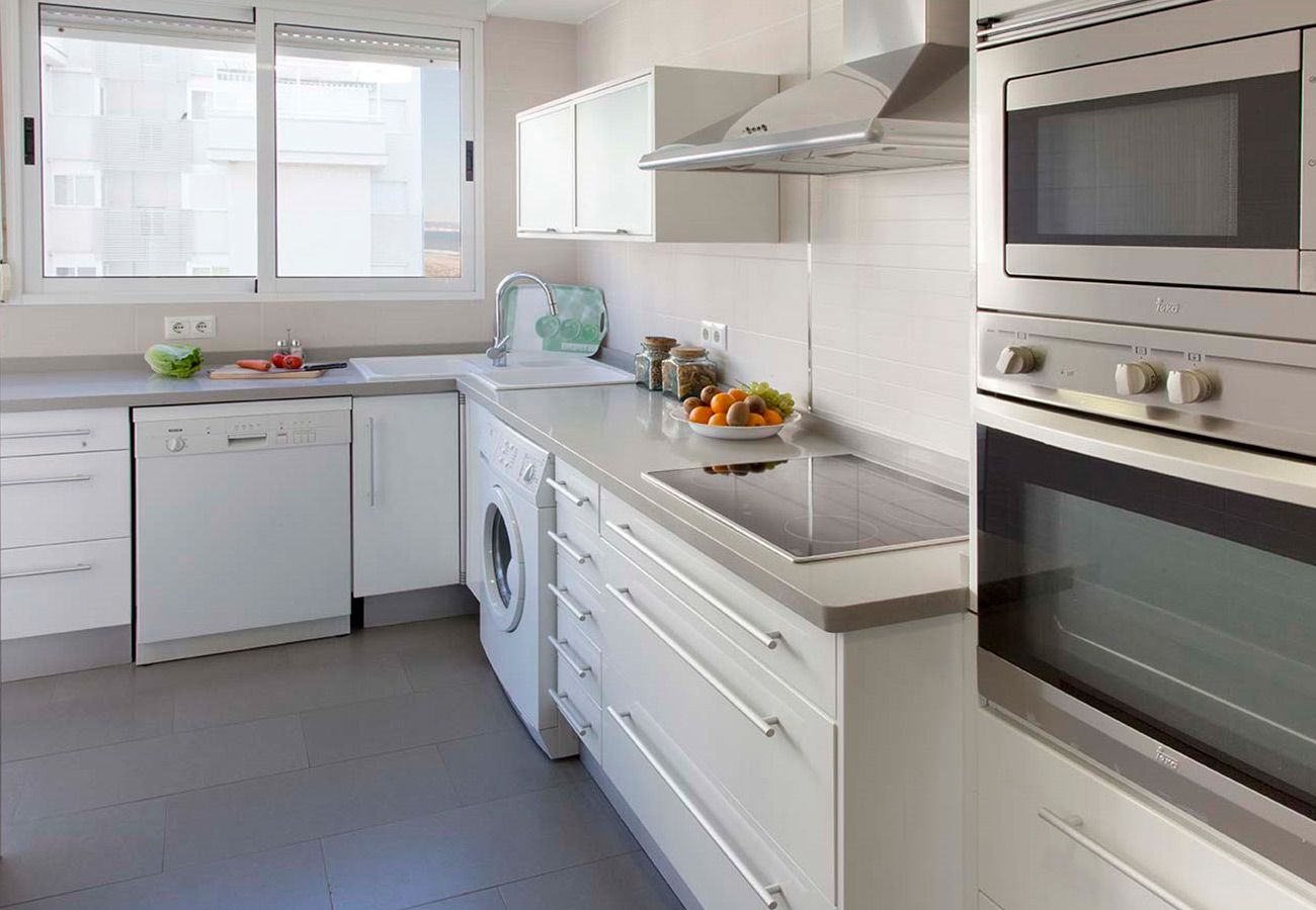 Apartamento en Playa de Gandía - Escapada familiar a la playa! Lujoso retiro frente al mar.-ALQUILER SOLO FAMILIAS